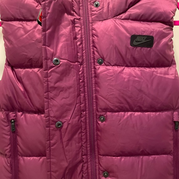 Nike Women's Uptown 550 Down Puffer Vest- Women’s Size Medium - Picture 2 of 7